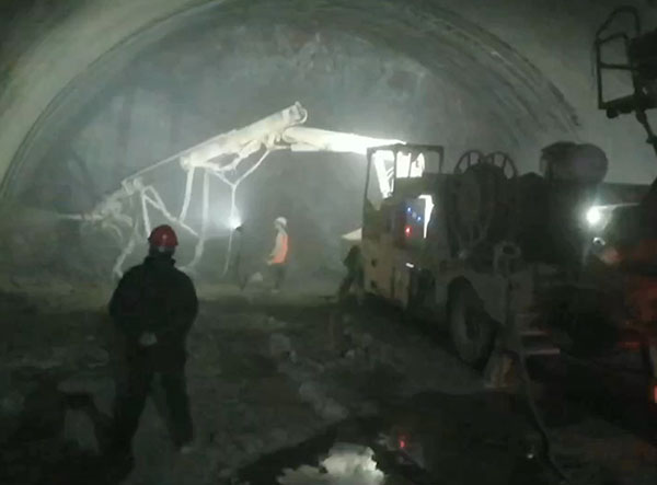 隧道混凝土濕噴機(jī)械手施工視頻